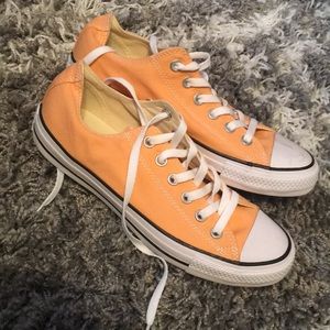 Peach Converse sz 10